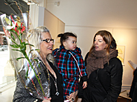 Marianne Lindbeg De Geer with daughter and granddaughter